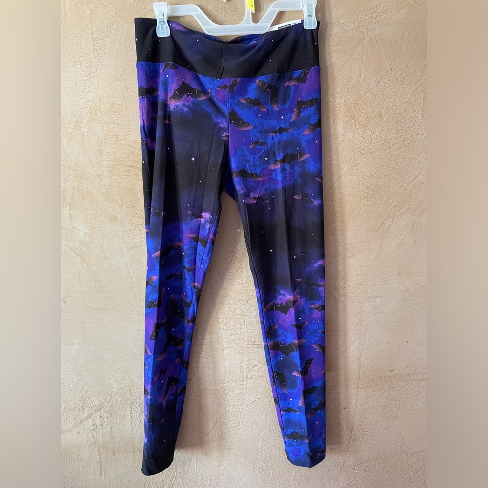 Medium Bats Ladies Leggings NWT